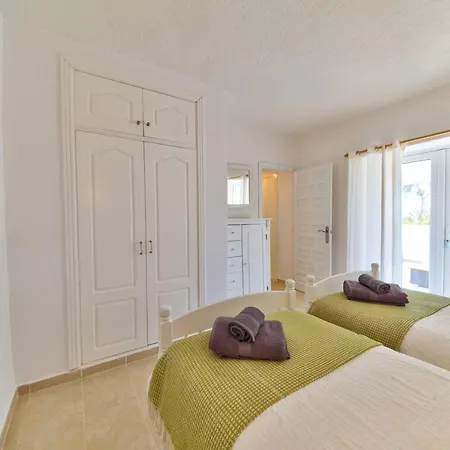 Casablanca - Miami Style For 8 Guests